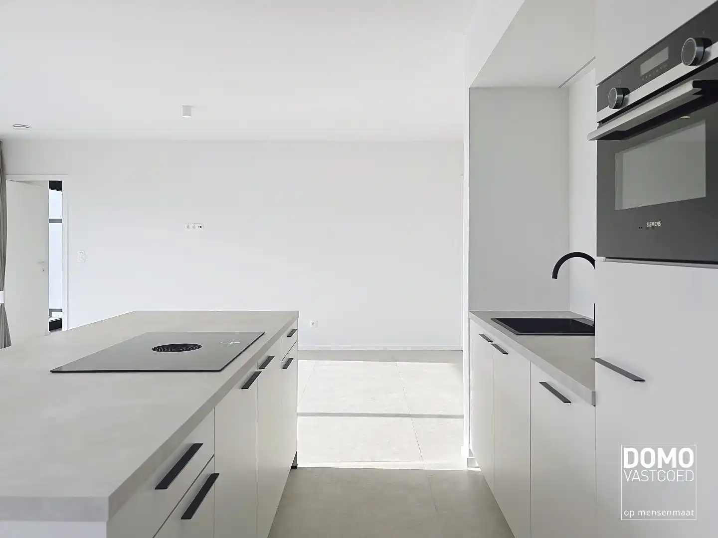 Penthouse met twee slaapkamers, ruim terras en autostandplaats te Kermt foto 4