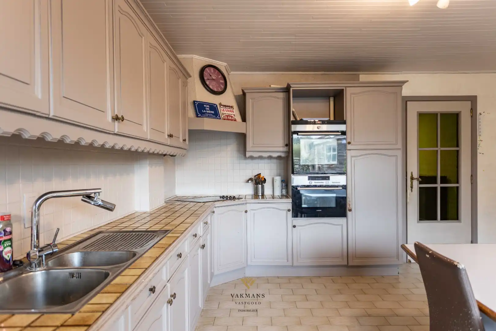 Ruime en charmante alleenstaande woning met 5 slaapkamers en 2 badkamers foto 16