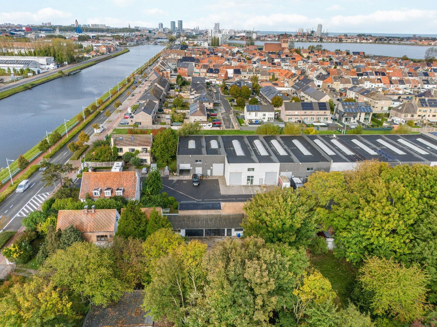 CENTRAAL GELEGEN KMO-GROND  foto 2