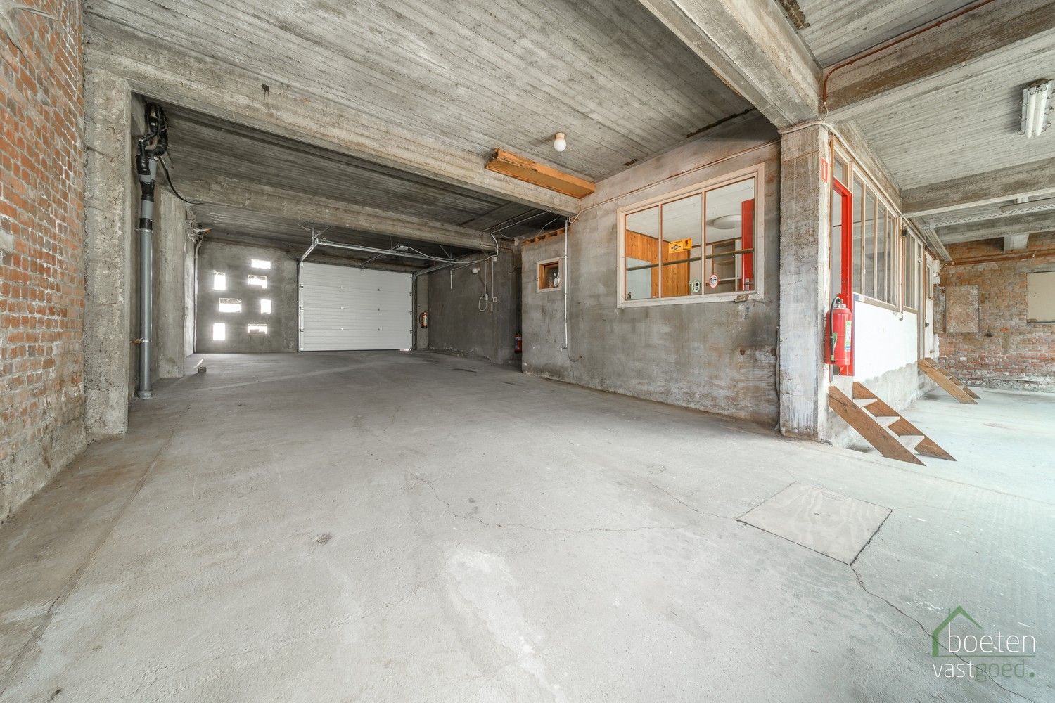 Veurne: Opslagplaats van ca 360m² met dubbele garage en ontsluiting achteraan in het centrum foto 6