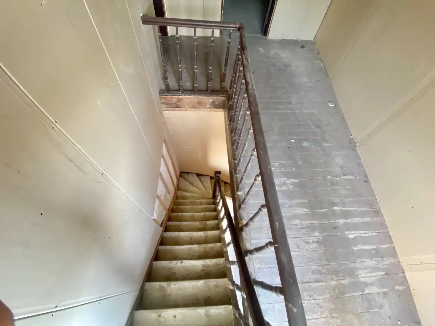 RUIM HANDELSPAND MET TAL VAN MOGELIJKHEDEN OP CENTRUM LOCATIE foto 24