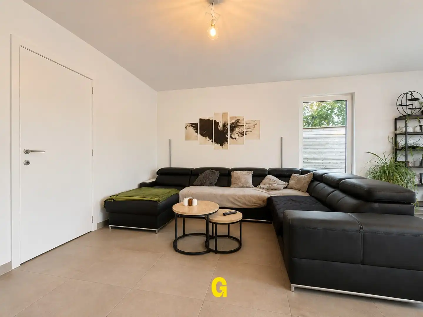 Knap afgewerkt gelijkvloersappartement met 2 slaapkamers, ruim terras en tuintje met tuinberging foto 5