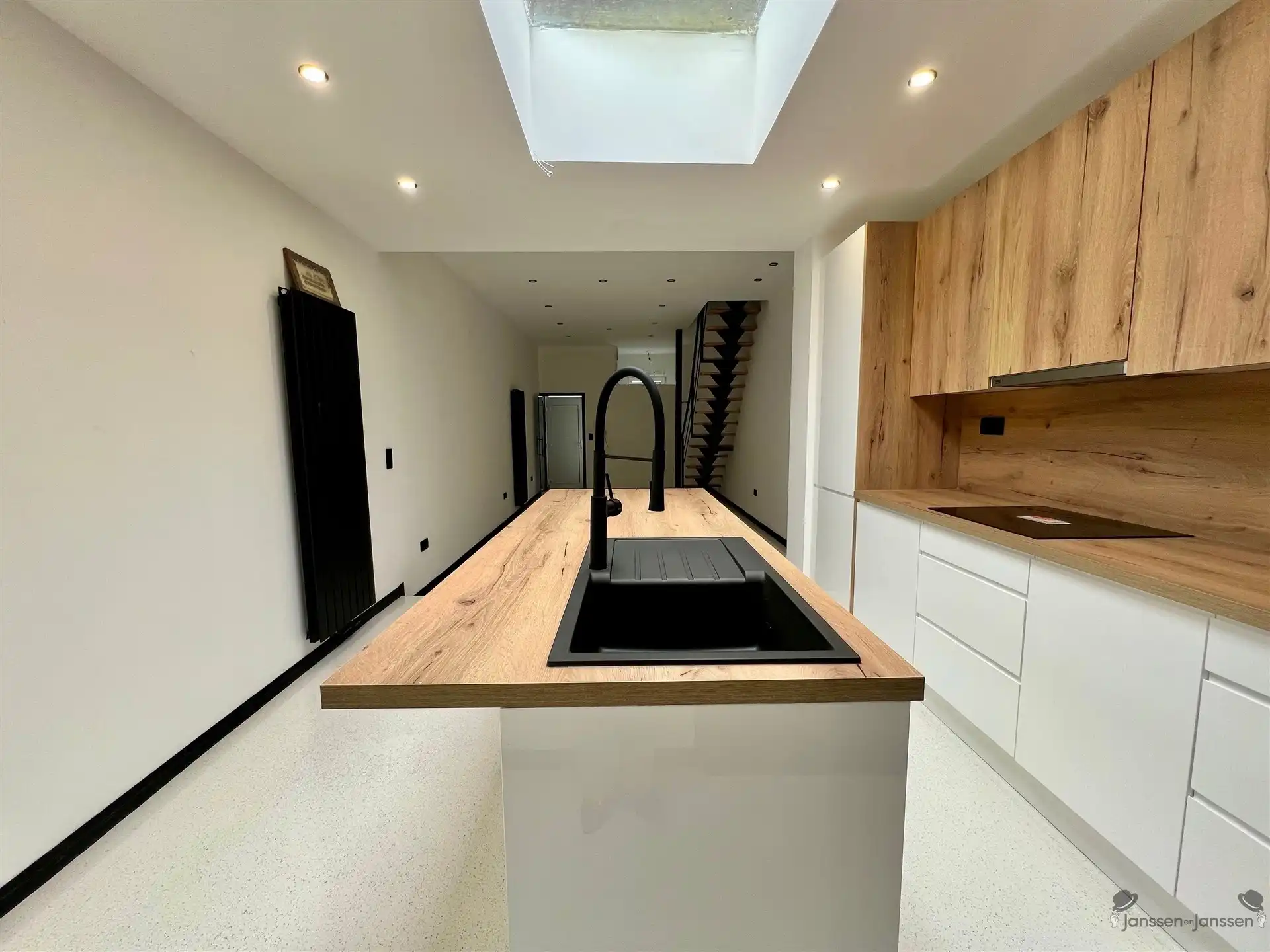 Gerenoveerde rijwoning met 2 slaapkamers foto 4