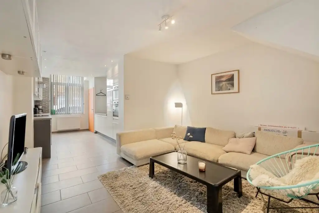 Verrassend ruime en energiezuinige gerenoveerde woning met dakterras en open zicht foto 3
