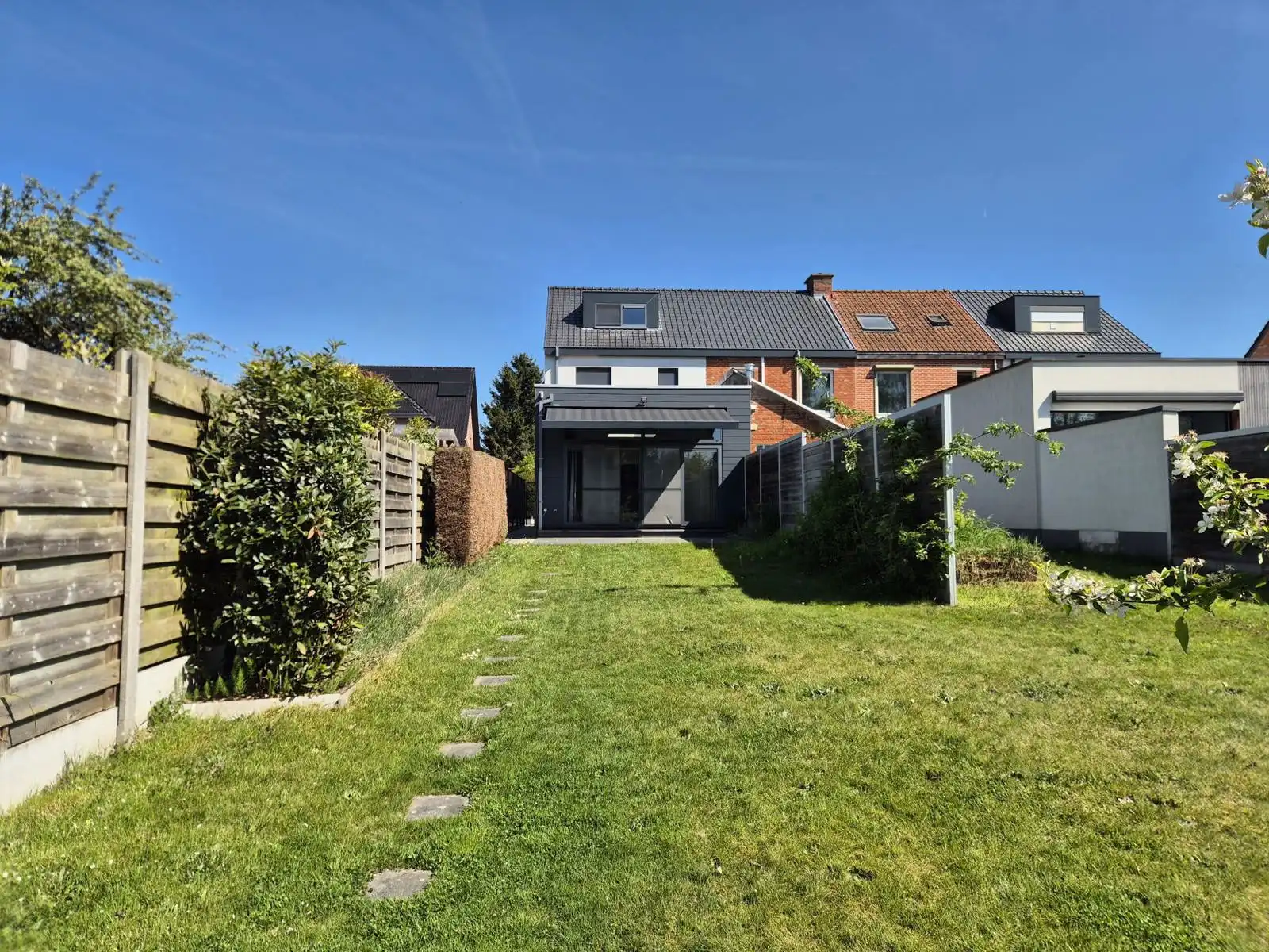 Halfopen bebouwing met 2 slaapkamers, tuin en garage foto 15