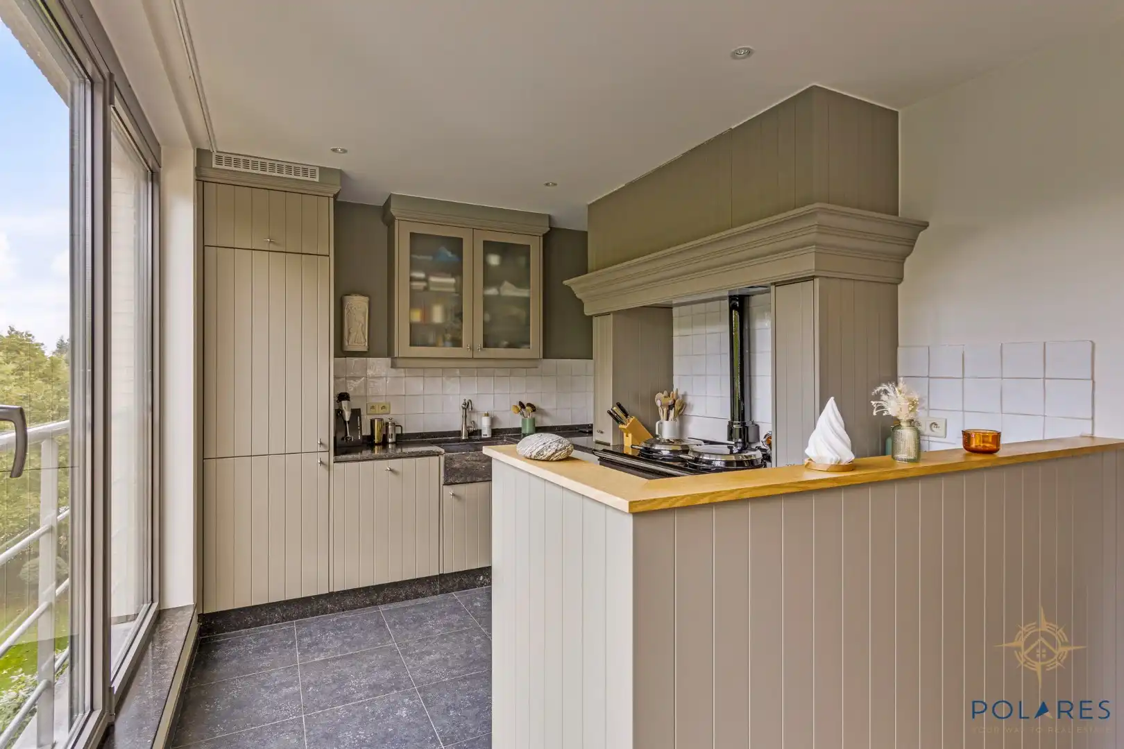 Exclusieve penthouse met groot dakterras en parkeerplaats!  foto 8