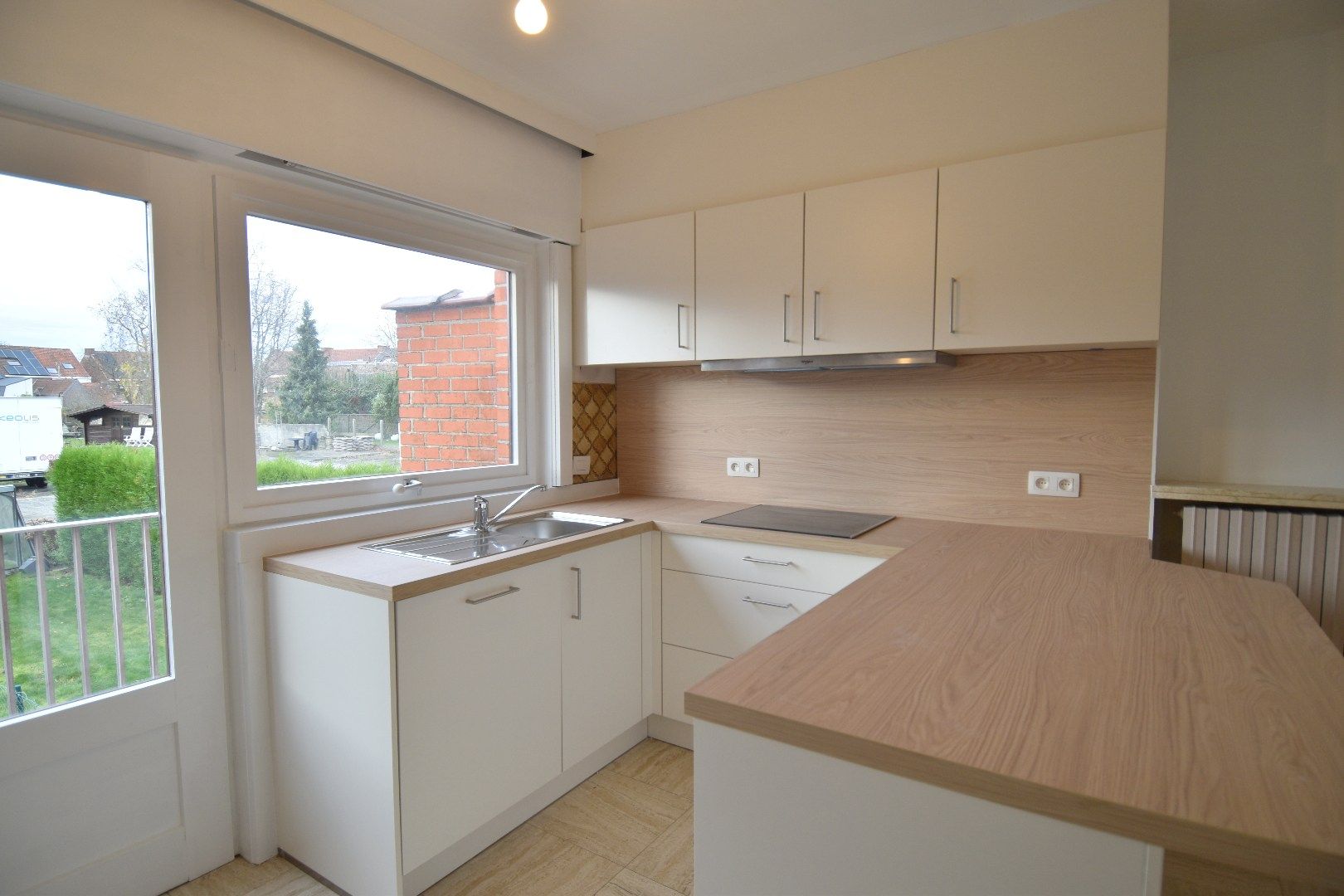 Ruime bel-etage woning met tuin, garage en 3 slaapkamers in Bissegem foto 4