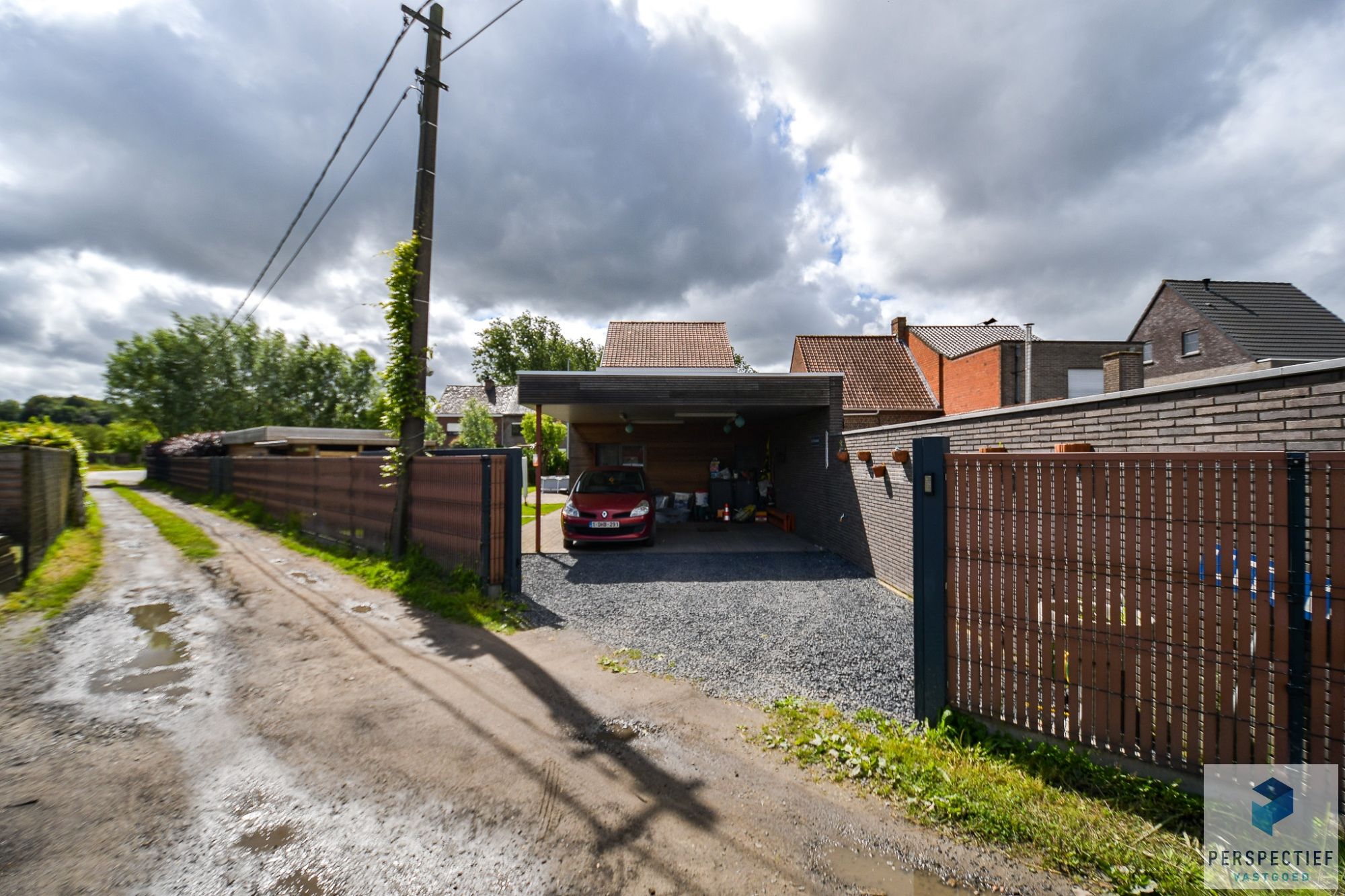 RECENT GERENOVEERDE woning met 3 slaapkamers, carport en zonnige tuin foto 29