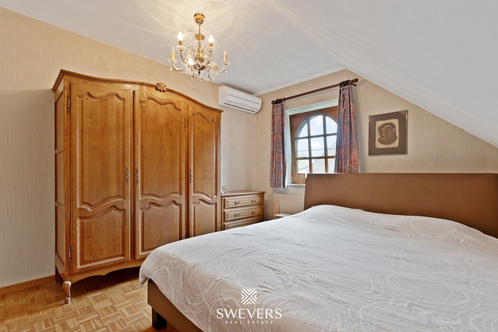 Ruime woning ( 345 m2 ) met 4 SLPK op prachtig perceel van 21a50ca foto 15