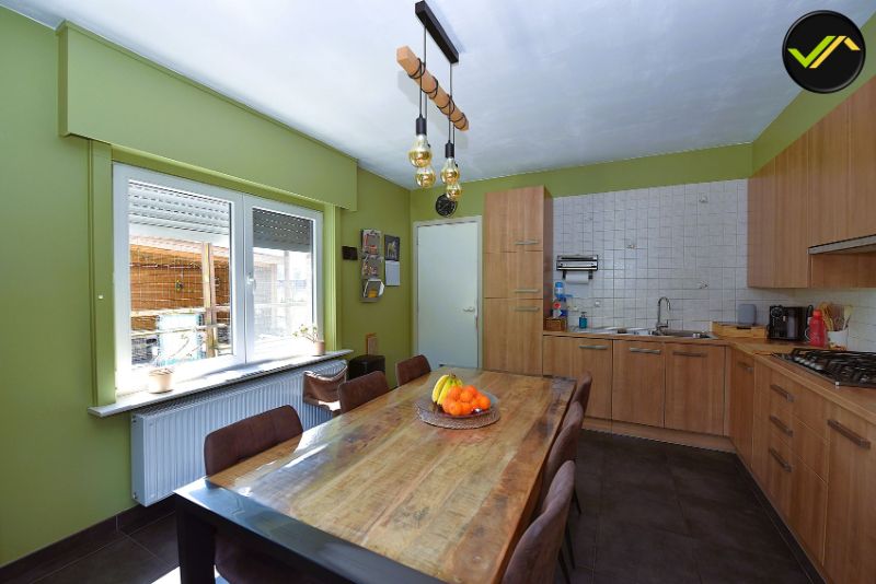 Te koop: Ruime woning met 4 slaapkamers, stallingen en weide van 37.783 m² foto 19