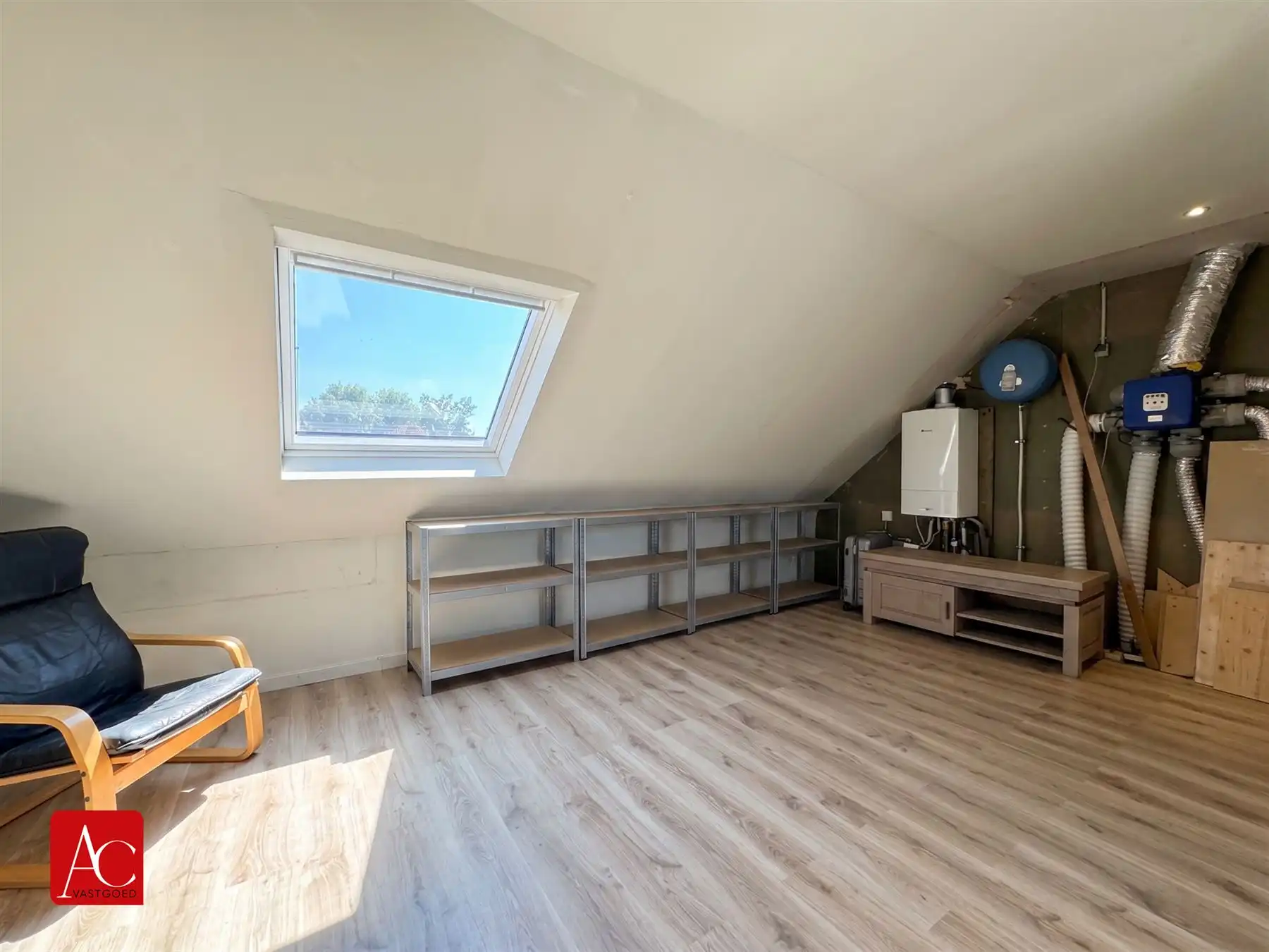 Uitzonderlijk grote gezinswoning met 6 slaapkamers en een grote tuin foto 36