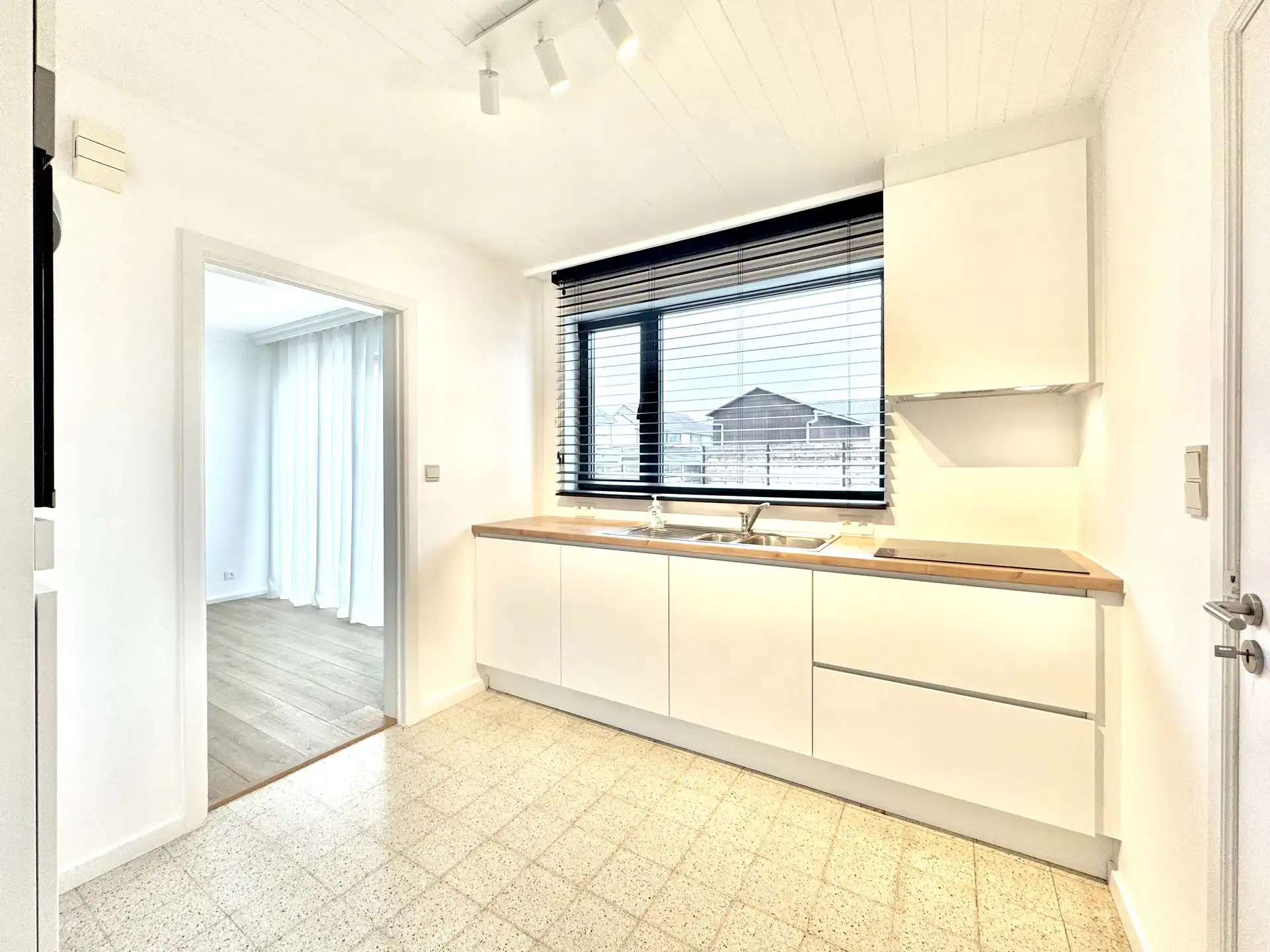 GERENOVEERDE WONING | 2 KAMERS | DRESSING |TUIN |GARAGE foto 8