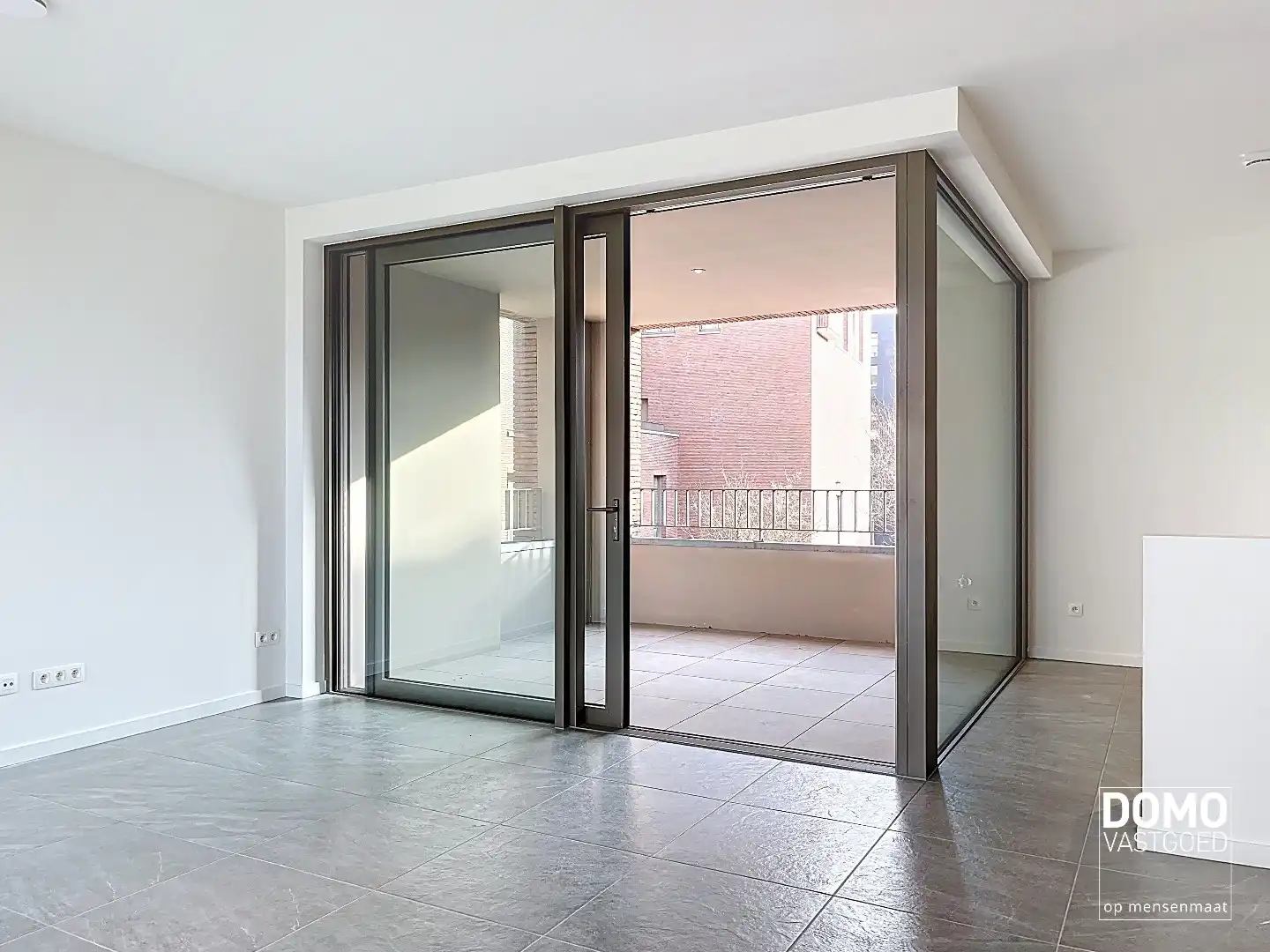 PRACHTIG APPARTEMENT MET ZONNIG TERRAS, 2 SLAAPKAMERS EN GARAGEBOX TE HUUR IN HET CENTRUM VAN HASSELT foto 7