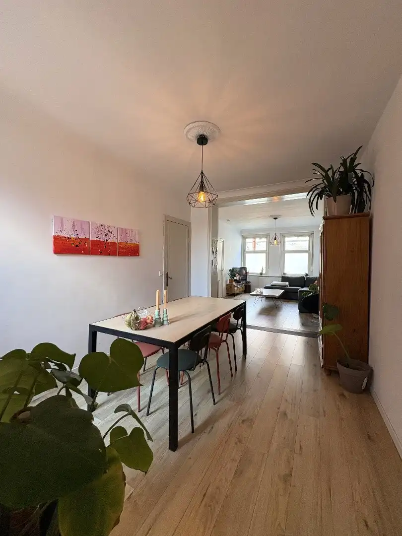 Instapklare woning met 2 slaapkamers en ruime binnenplaats in Menen foto 5