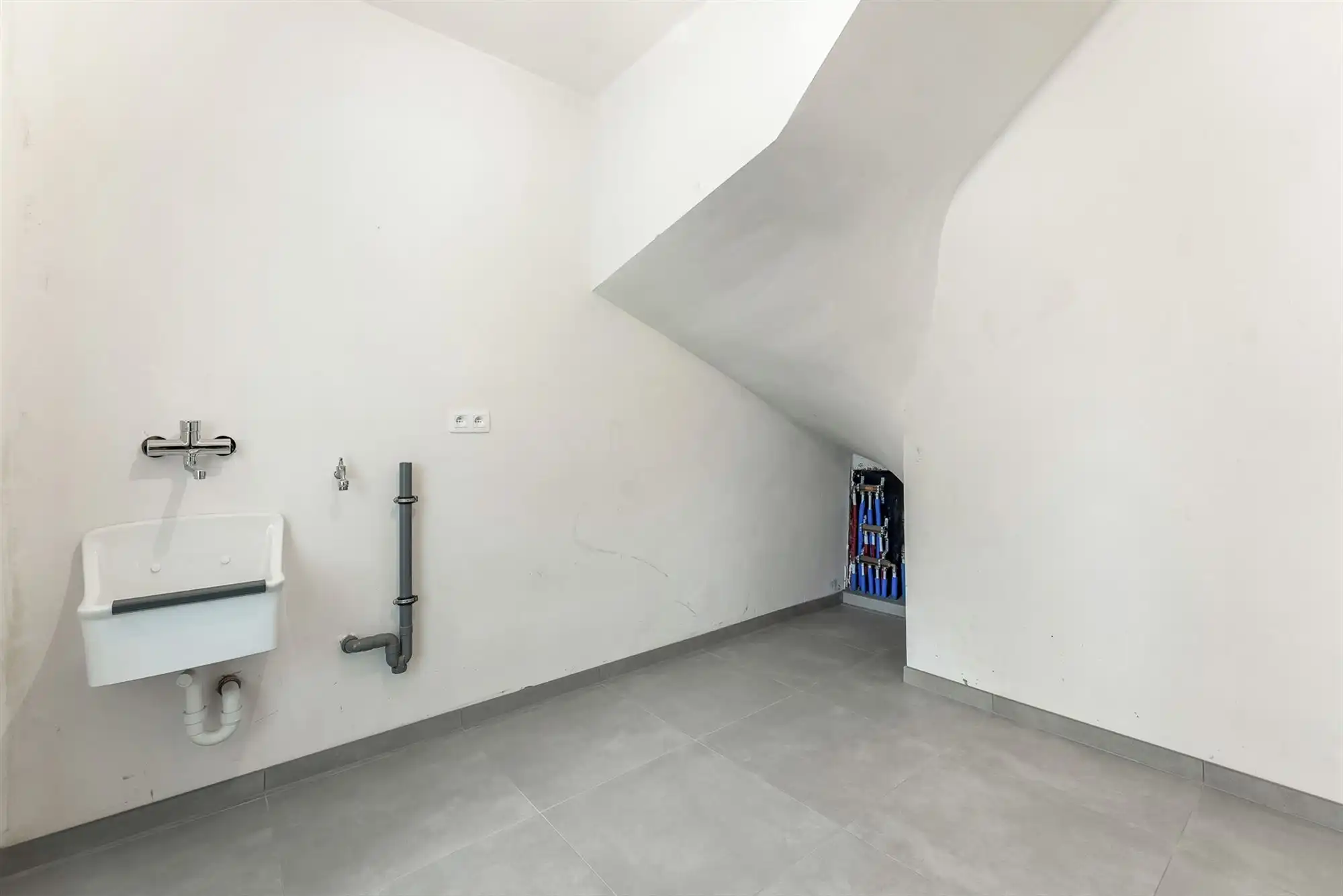 VOLLEDIG AFGEWERKTE NIEUWBOUWWONING IN DOODLOPENDE STRAAT foto 23