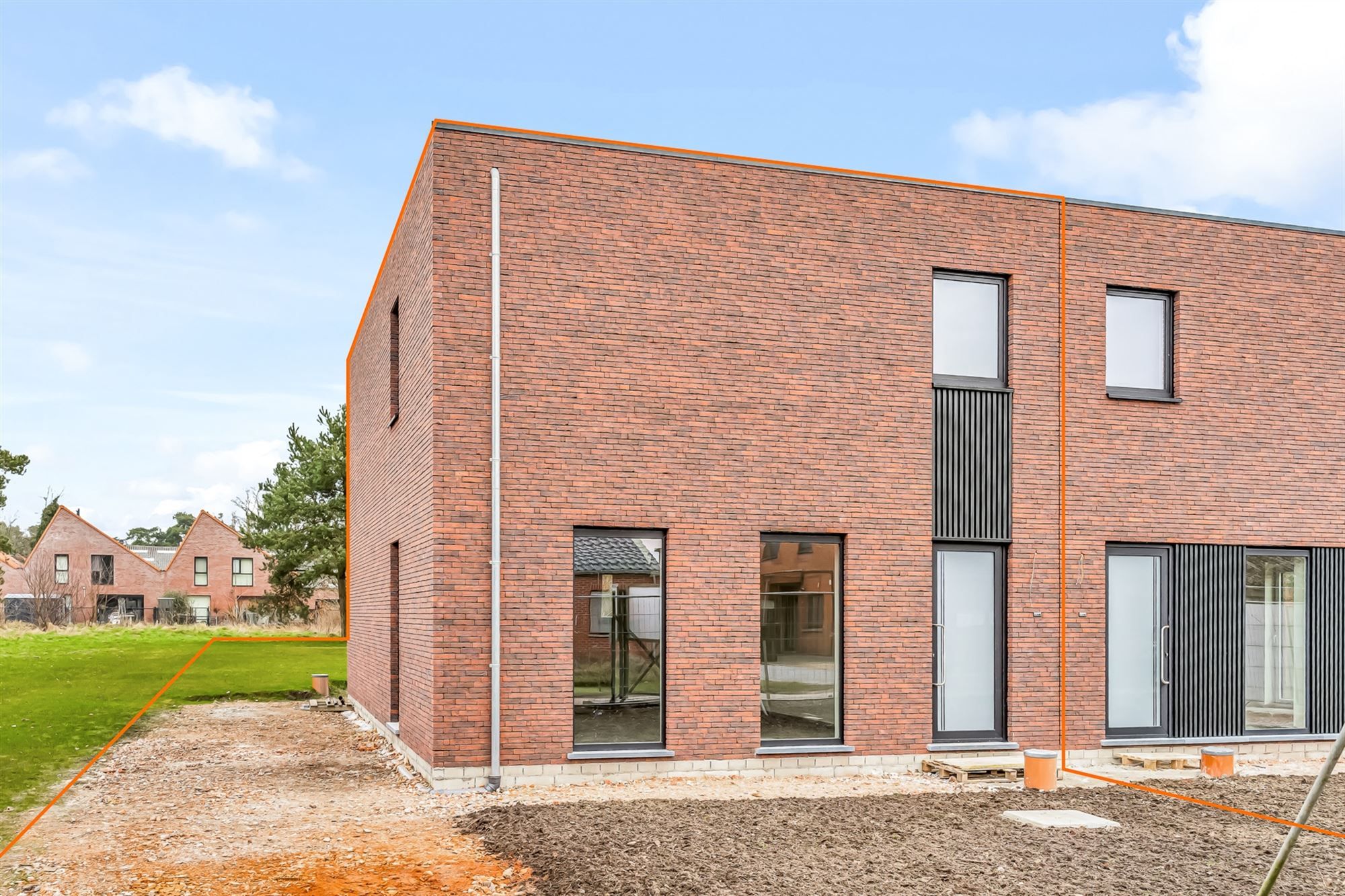 VOLLEDIG AFGEWERKTE NIEUWBOUWWONING IN DOODLOPENDE STRAAT foto 23