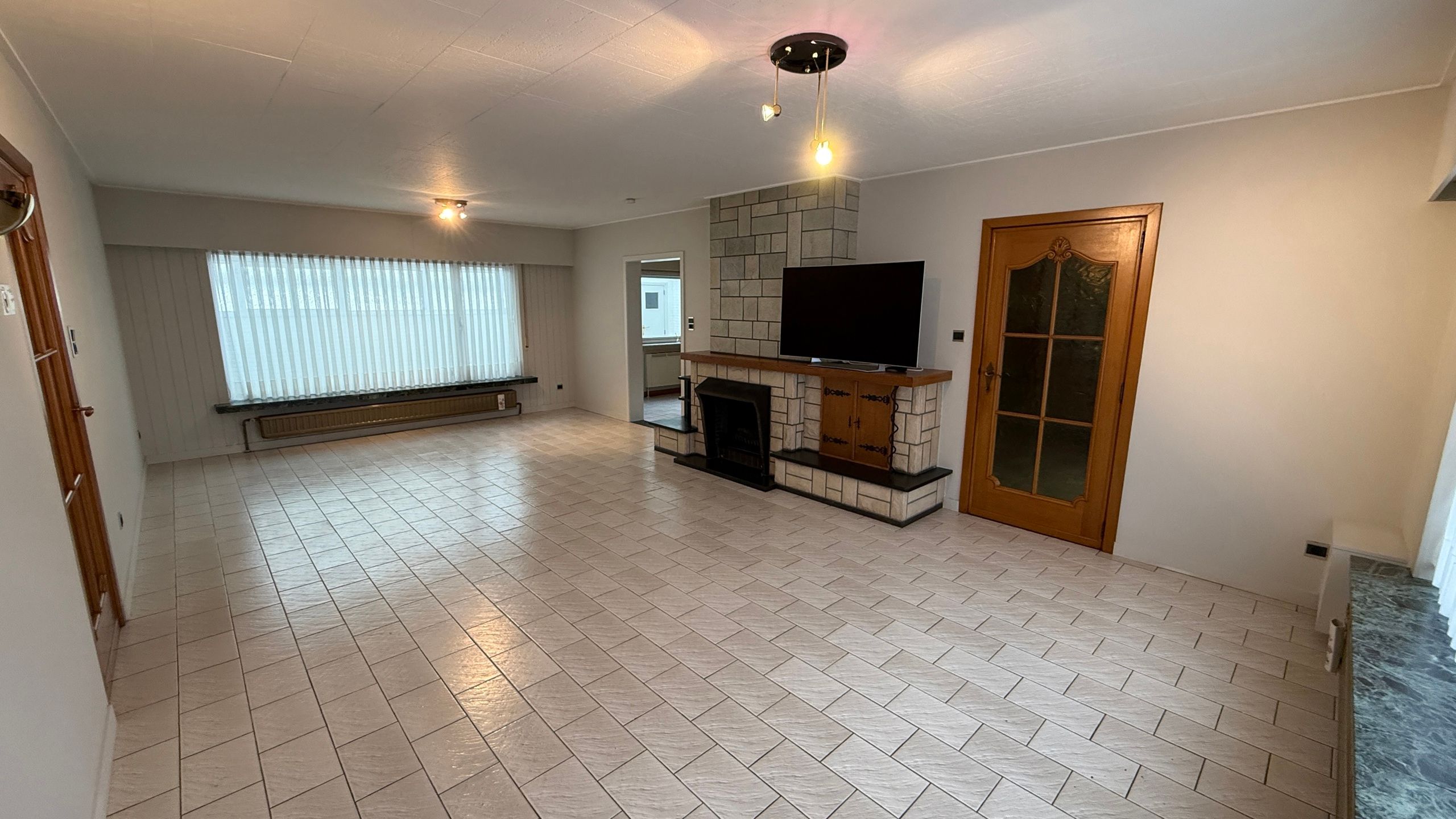 Goedgelegen woning met handelsruimte foto 4