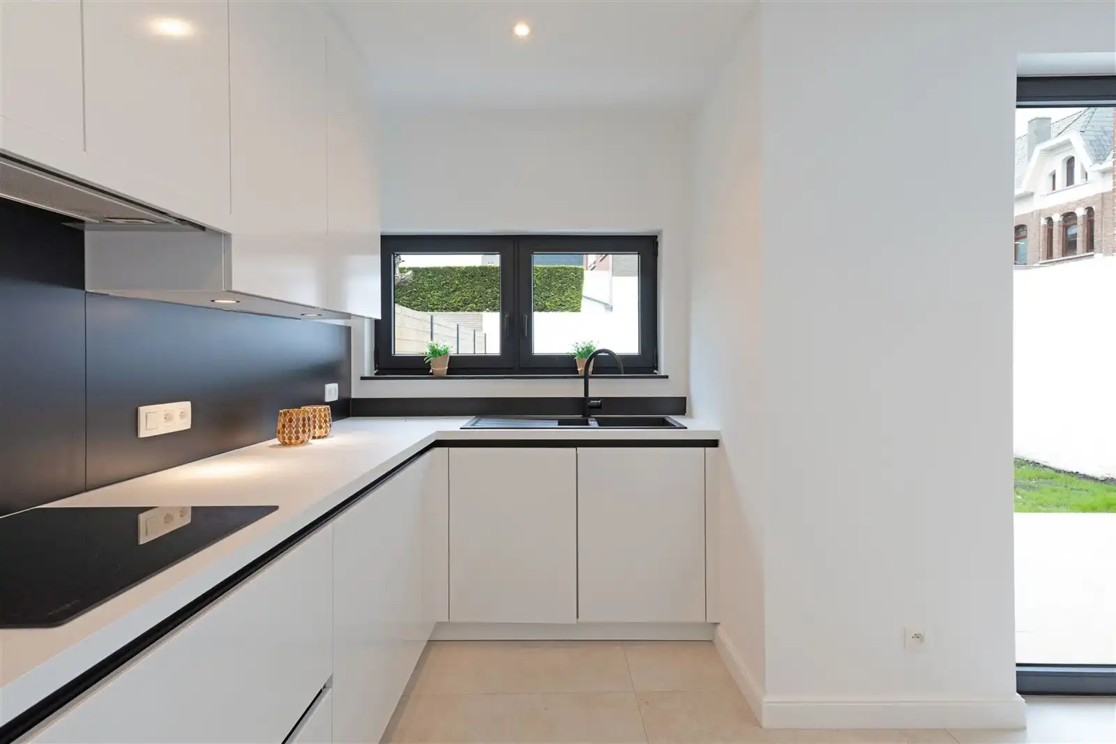 Gerenoveerde woning nabij het centrum van Zottegem! foto 9