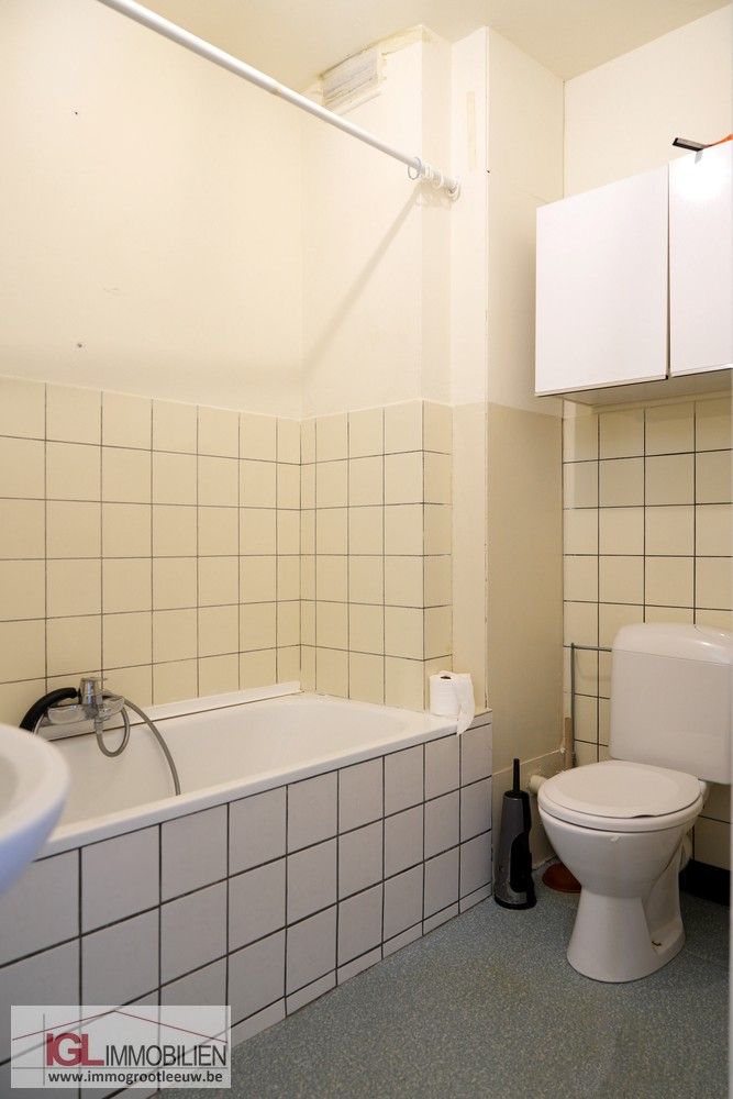 Op te frissen rijwoning met 3 slaapkamers en garage foto 13