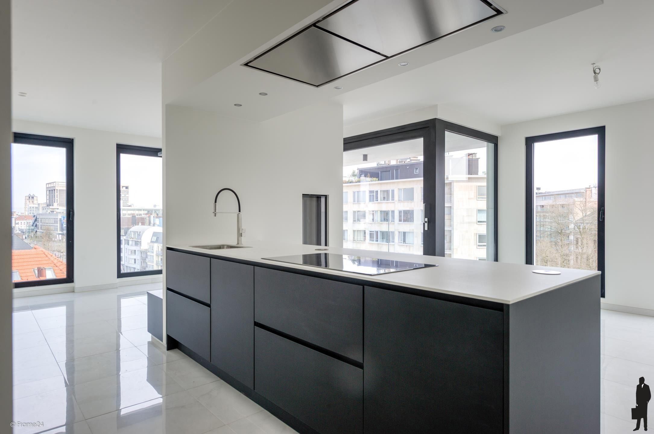 Luxueuze penthouse met terras in hartje Antwerpen. foto 2