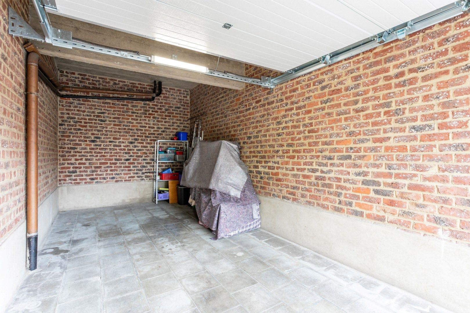 Instapklaar 2-kamerapp in centrum Halle, met balkon en garage foto 20