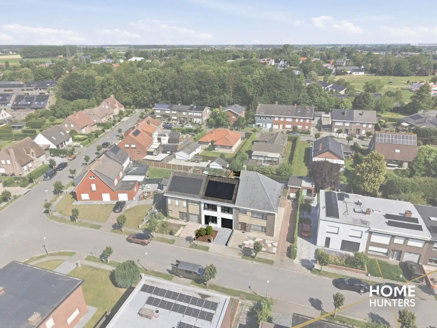 Volledig gerenoveerde woning met 3 slaapkamers, garage, ruime oprit en zonnige tuin in een rustige buurt van Ieper foto 41