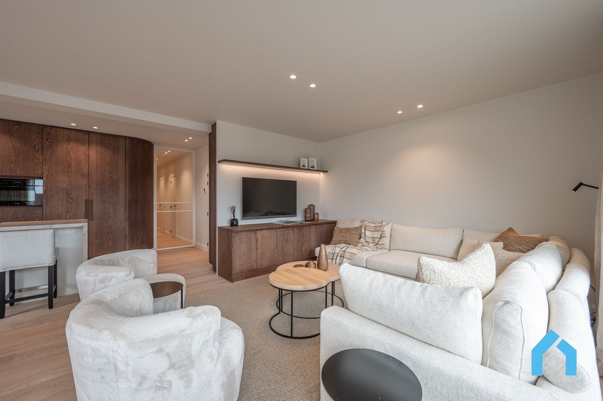 Uniek gerenoveerd hoekappartement met drieslaapkamers en open zicht over de charmante villa's van Duinbergen foto 7