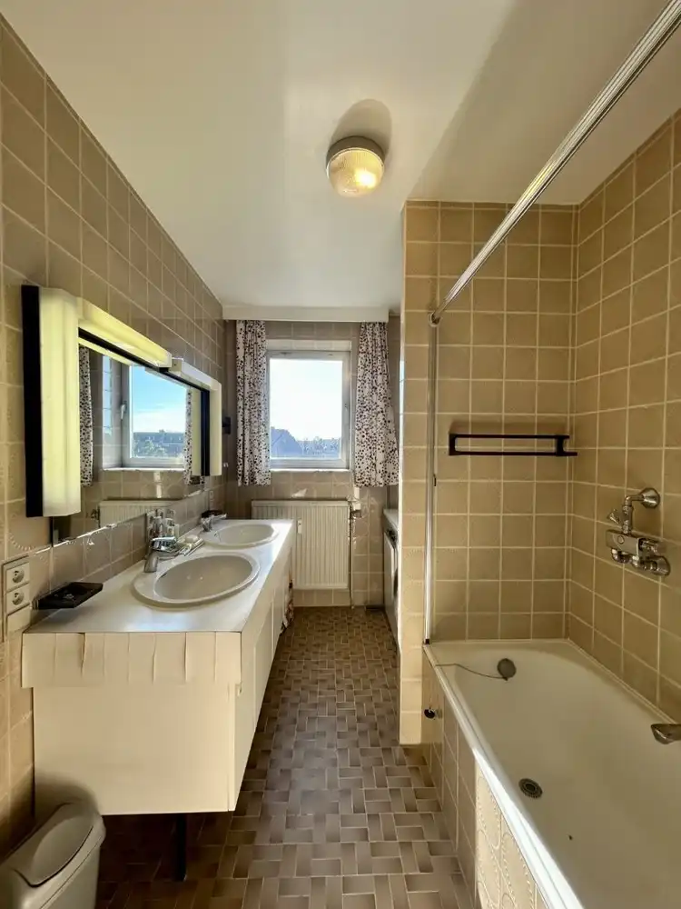 Ruim 3-kamerappartement met garagebox en autostaanplaats foto 18