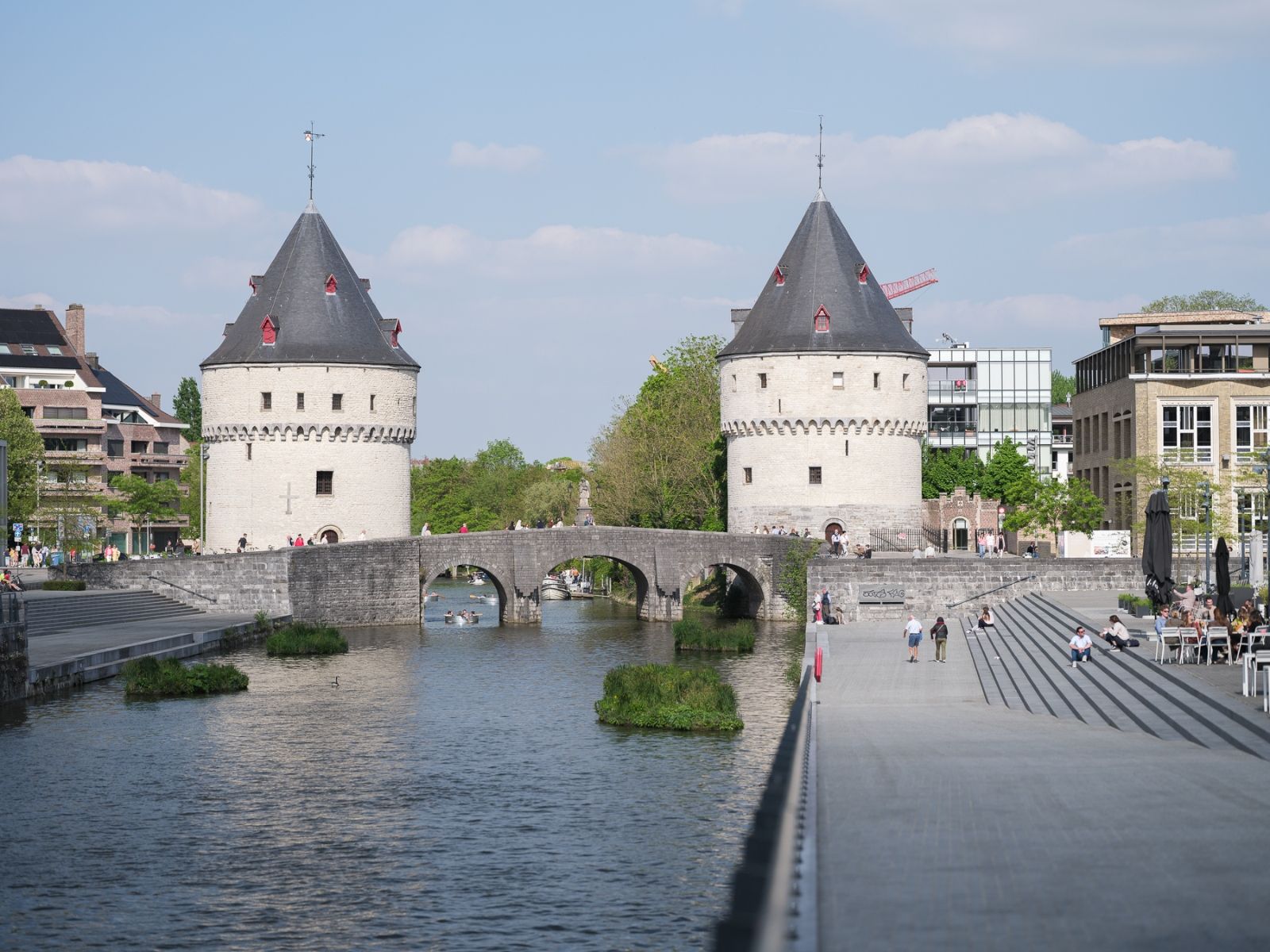 Gerenoveerd 2slpk-appartement hartje Kortrijk foto 3