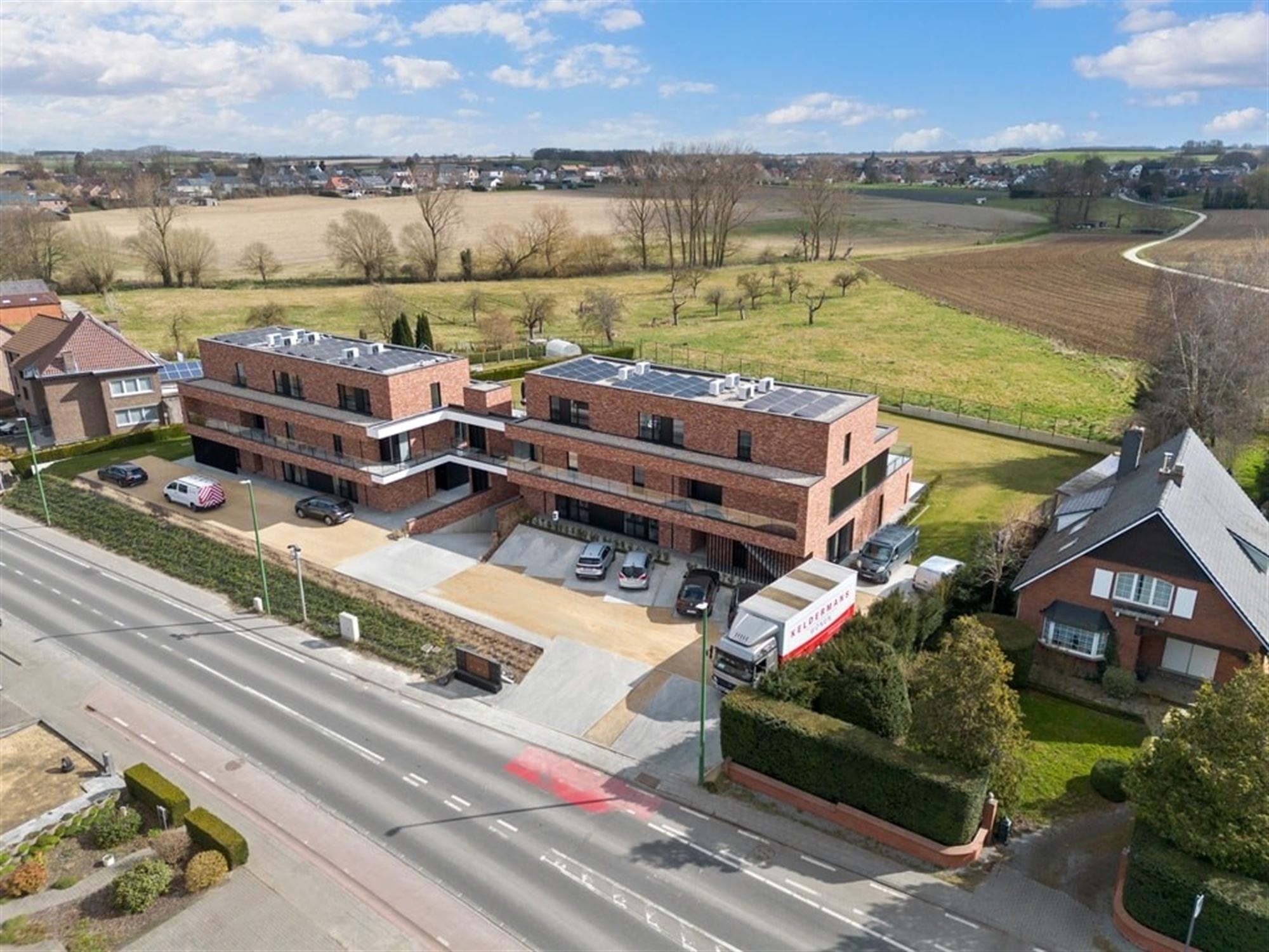 STAANPLAATS EN KELDERBERGING TE KOOP IN GINGELOM  foto 2