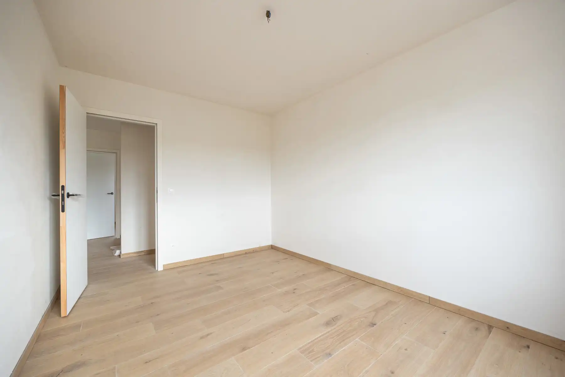 Halfopen woning met 3 slaapkamers en carport/fietsenberging op perceel van ca 370 m² foto 11