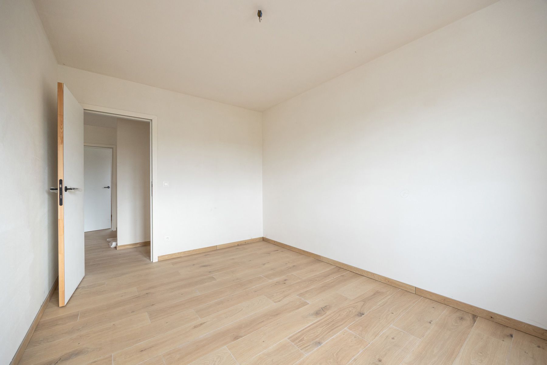 Halfopen woning met 3 slaapkamers en carport/fietsenberging op perceel van ca 370 m² foto 11