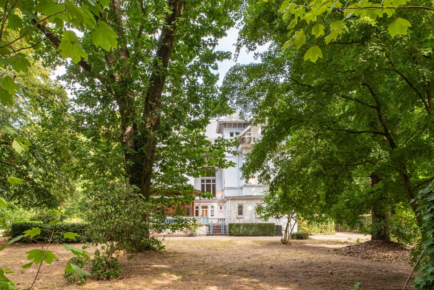 Prachtige directeurswoning met parktuin van 1,57 ha! foto 9