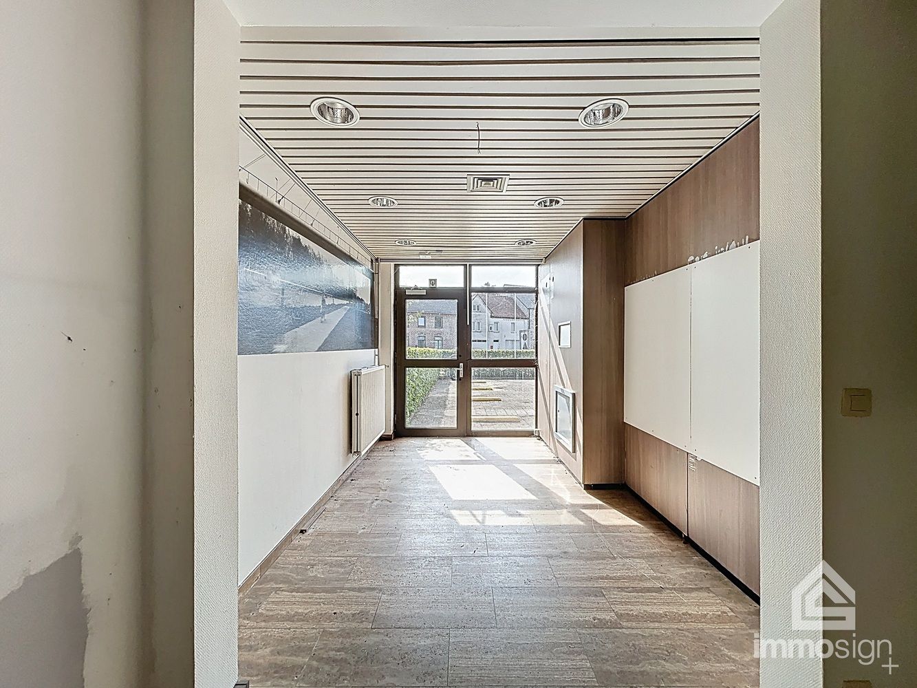 Gelijkvloerse kantoorruime van 243m² langs de Rijksweg foto 2