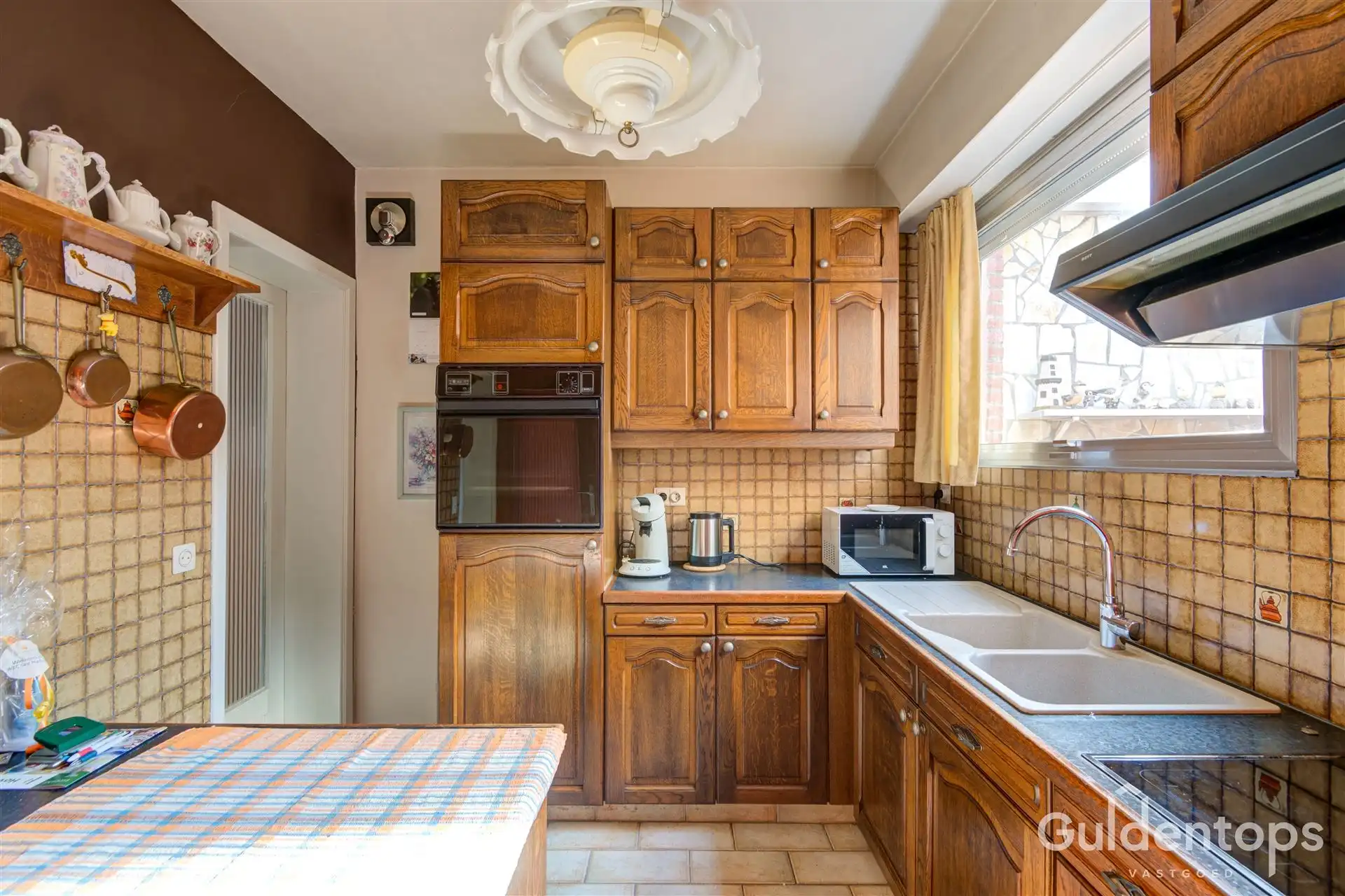 Zeer goed gelegen rijwoning foto 13