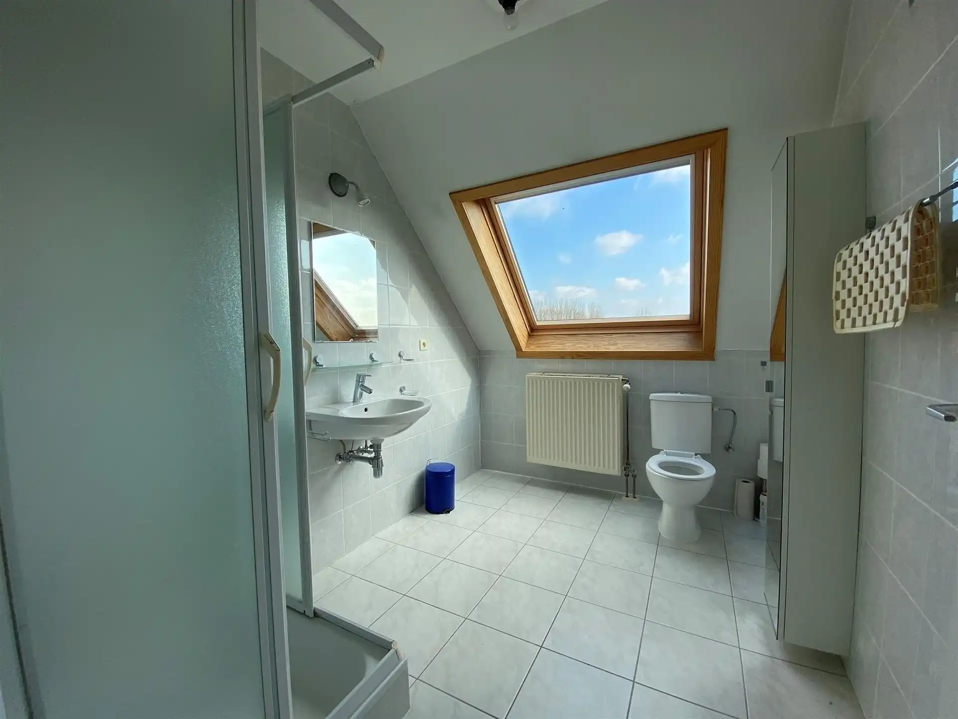 Halfopen woning met 4 slaapkamers en 2 badkamers. foto 27