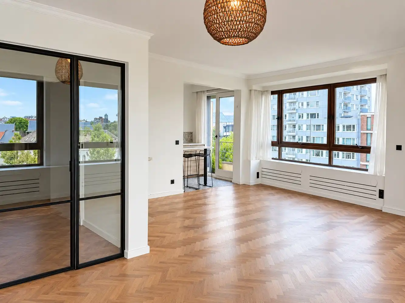 Hoogwaardig gerenoveerd en bijzonder elegant appartement met terras langs de Leie en panoramisch zicht over de stad Gent foto 2