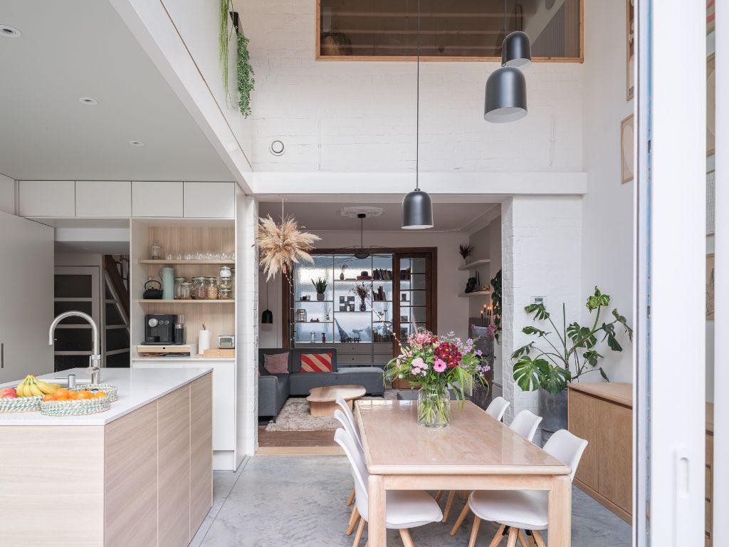 Prachtig gerenoveerde (Volt Architecten) interbellumwoning met vier slaapkamers, twee badkamers en zonnige stadstuin nabij de Bijloke. foto 4