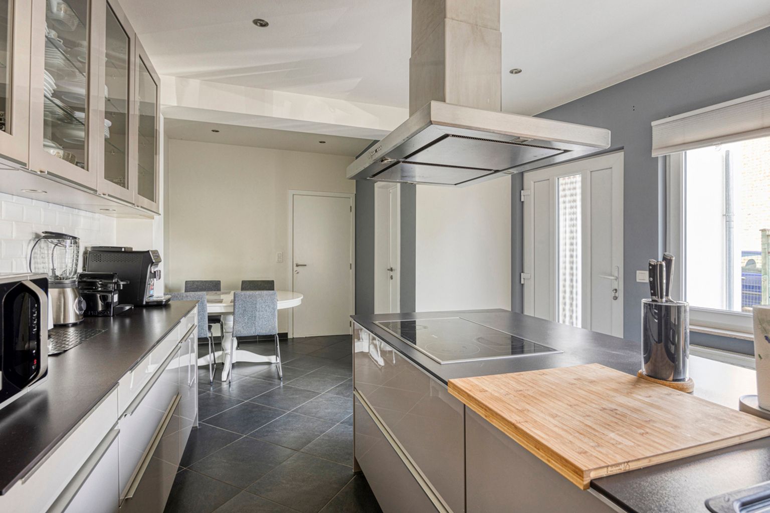 Ruime en gerenoveerde 3-gevelwoning met 4 slaapkamers foto 7