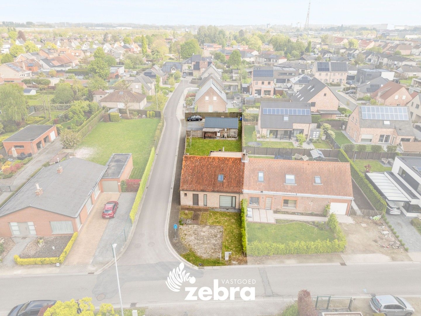 Instapklare woning met drie slaapkamers en loods op een toplocatie te Izegem! foto 4