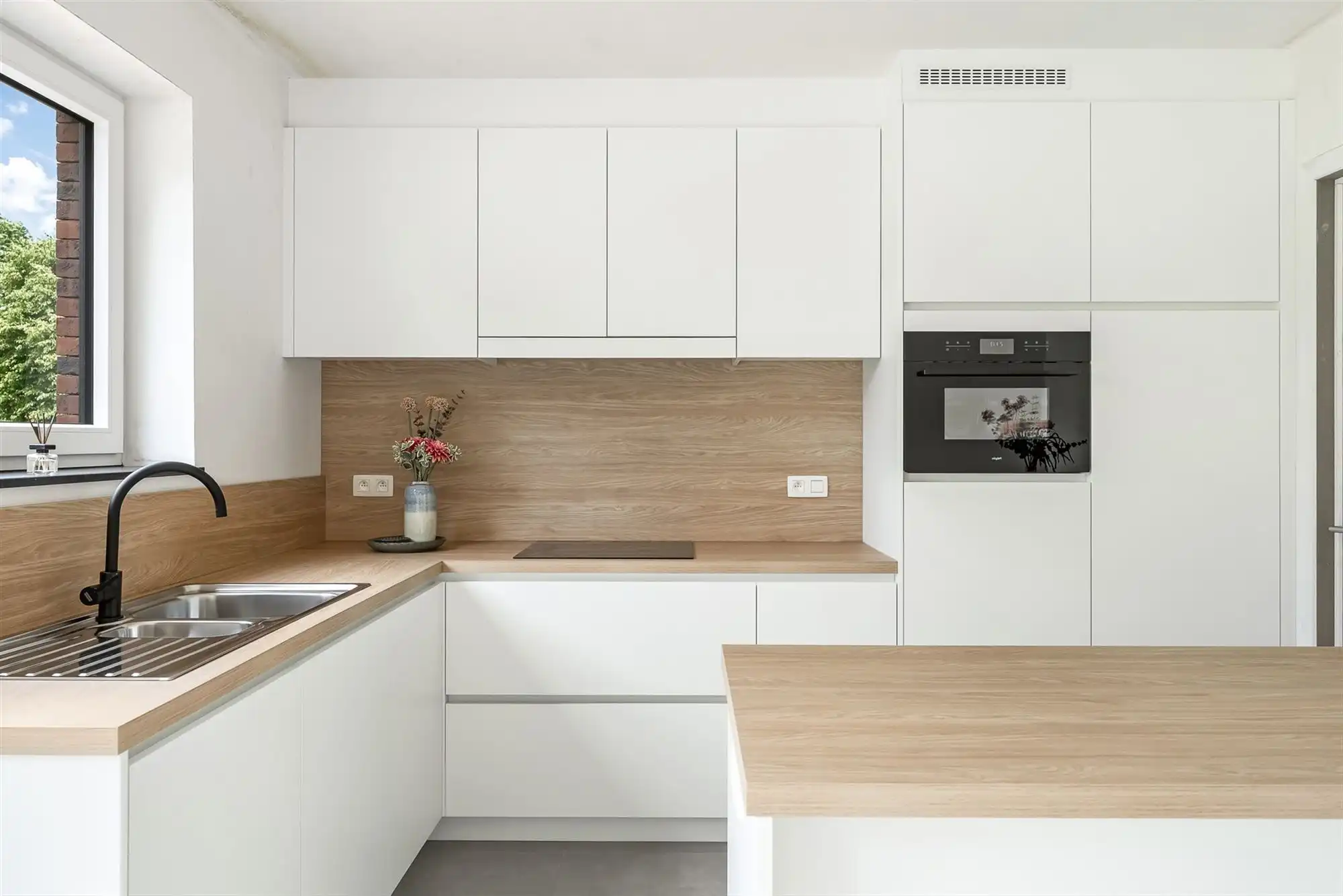 VOLLEDIG AFGEWERKTE NIEUWBOUWWONING IN DOODLOPENDE STRAAT foto 5