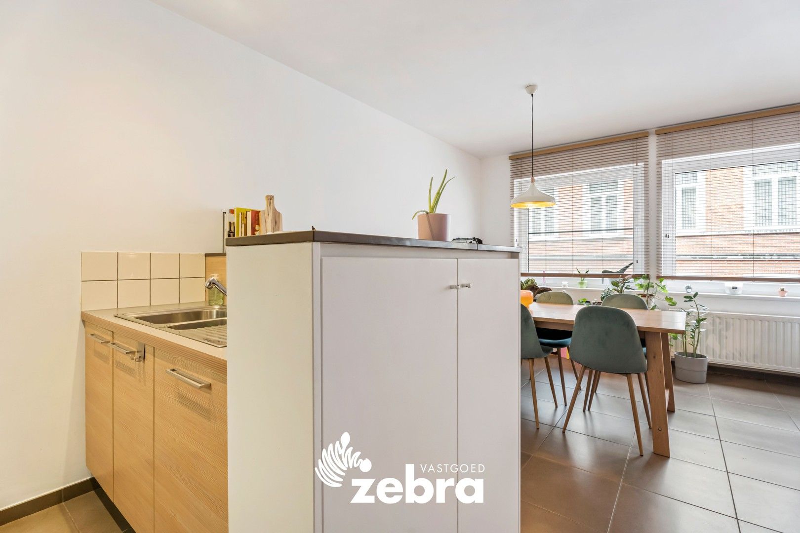 Instapklaar appartement met 2 slaapkamers en ruim terras in hartje Tielt! foto 4