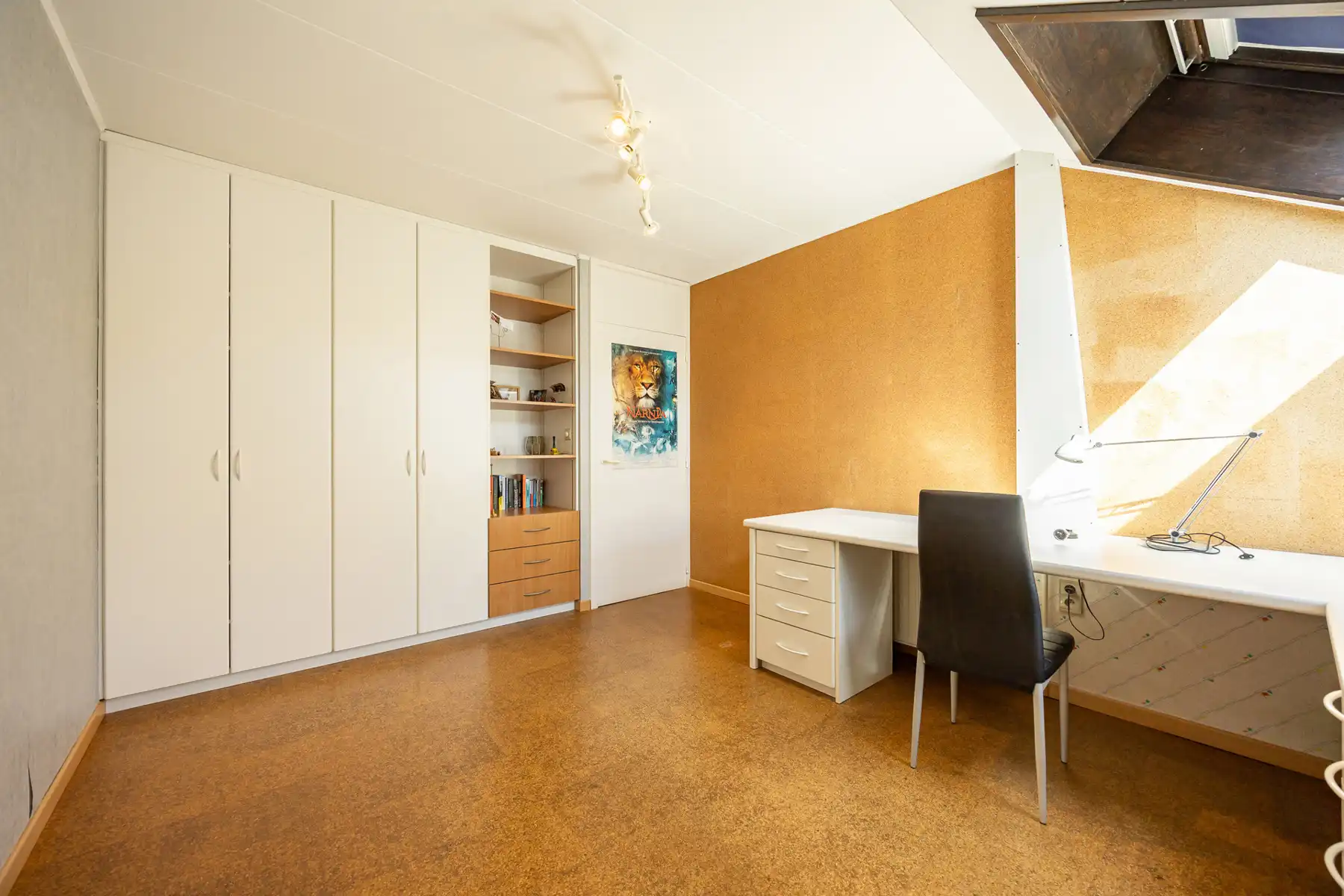 Ruime gezinswoning op een perceel van ca 675 m² in een doodlopende straat. foto 18