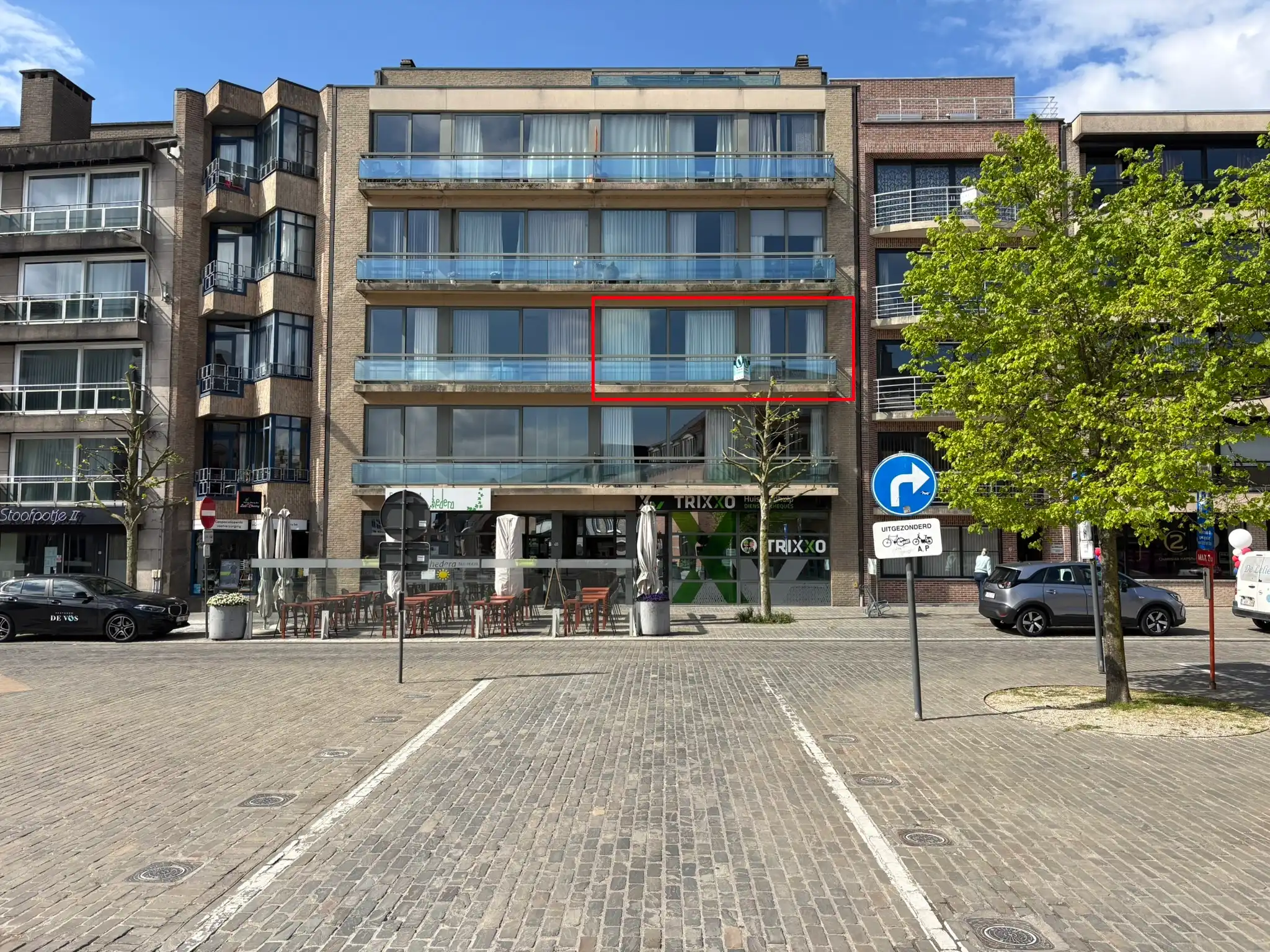 Ruim tweeslaapkamer appartement te huur in centrum Deinze foto {{pictureIndex}}