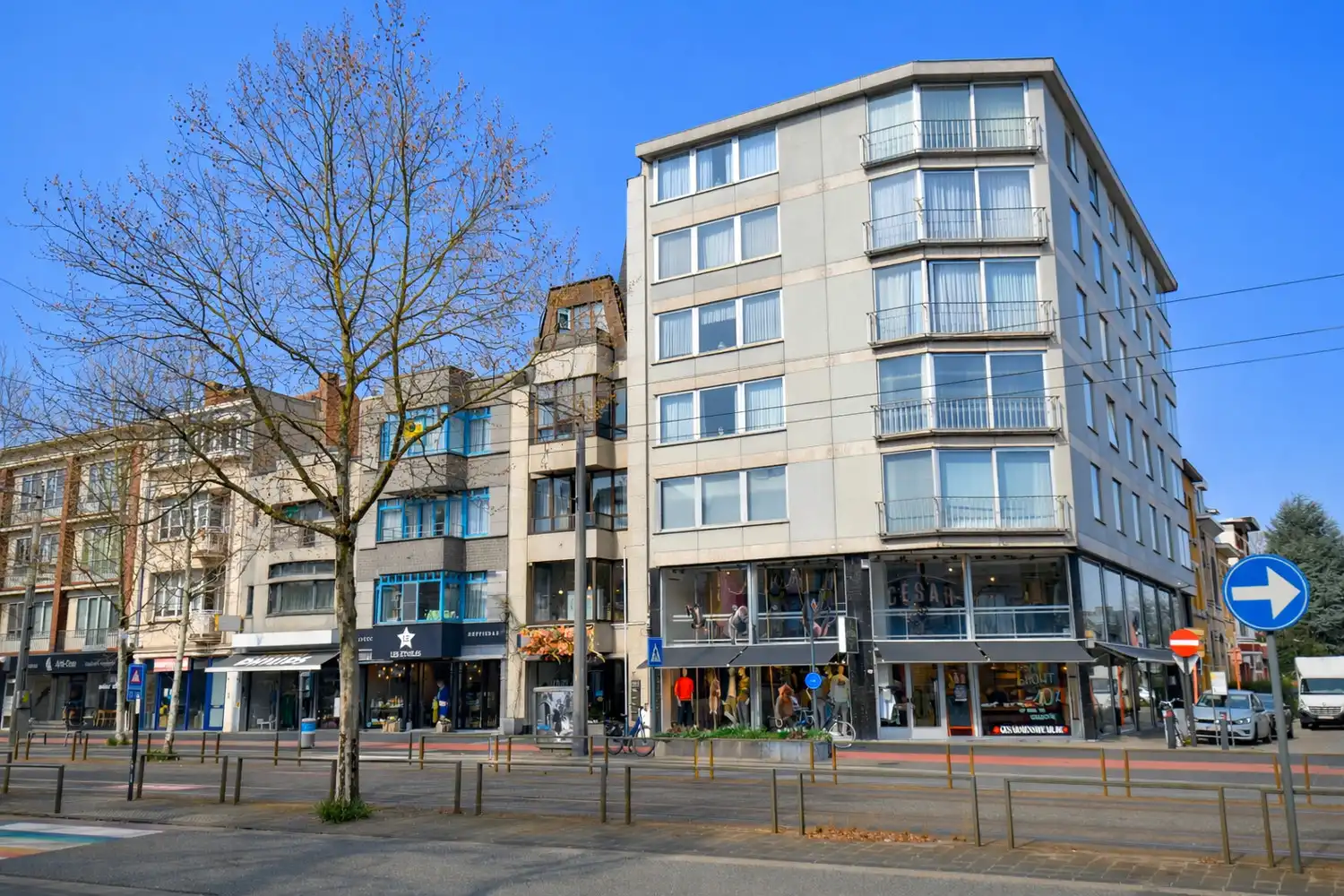 INSTAPKLAAR APPARTEMENT MET 2 SLK EN 2 RUIME TERRASSEN! foto 14