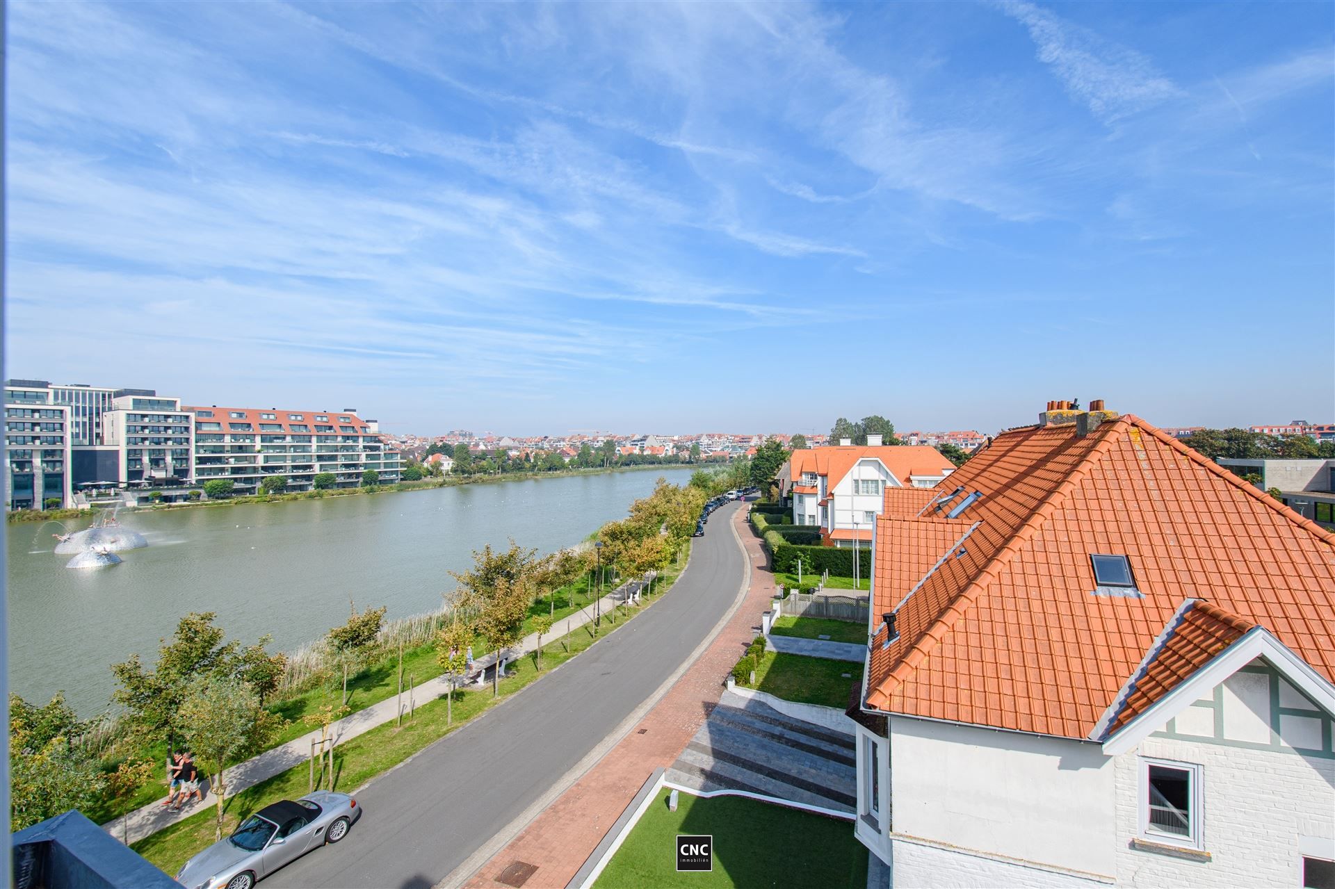 Prachtig lichtrijk hoek appartement met kwalitatieve afwerking met zicht op het Zegemeer.  foto 7