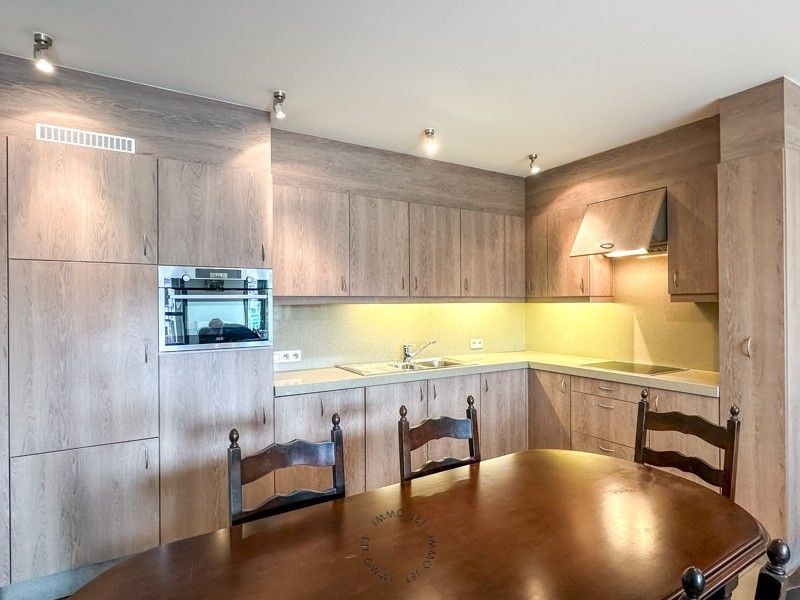 Stijlvol appartement met zicht op de Grote Markt in Beveren foto 4