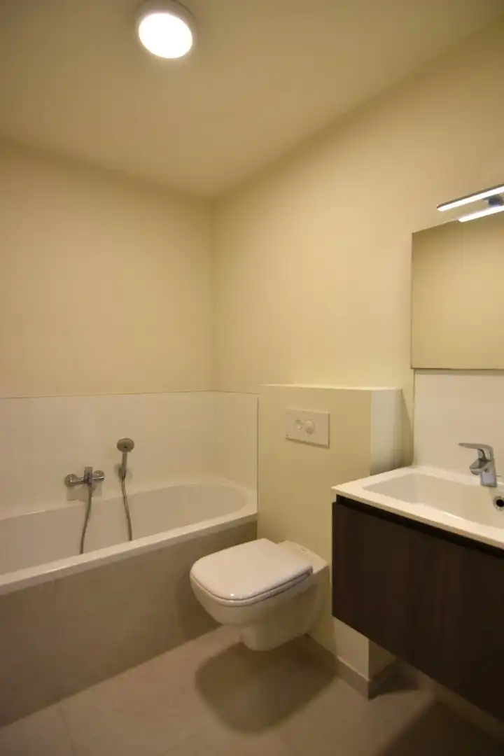 Ruim 3-slpk appartement met zonnig terras foto 15