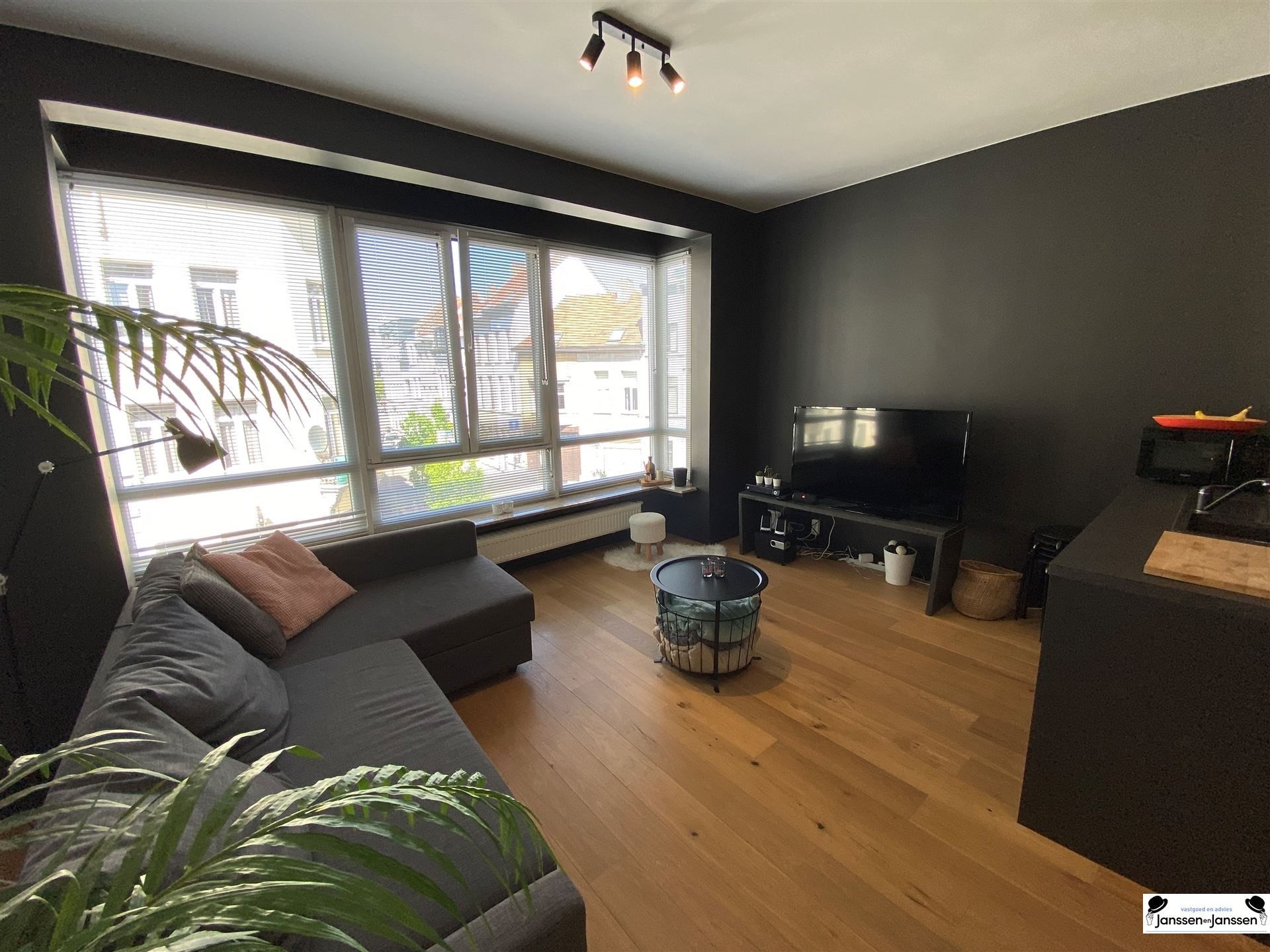Mooi afgewerkt 2 slaapkamer appartement op en top locatie in Antwerpen foto 4