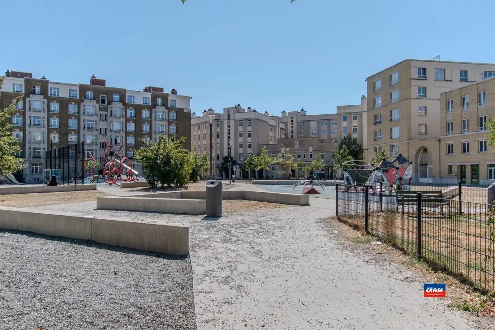 Gerenoveerde woning met 5 à 6 slpks + stadstuin foto 32